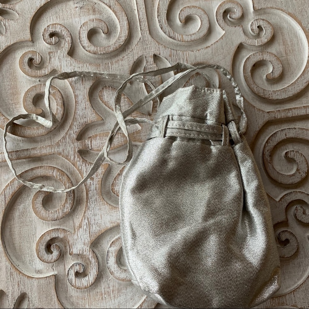 Final Price ❤️❤️ Silver fabric evening bag